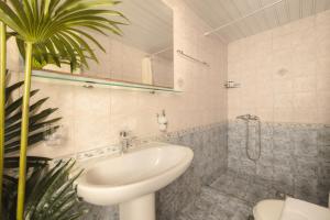 Vannituba majutusasutuses Private Studio Apartment, Unique Location - Sea View