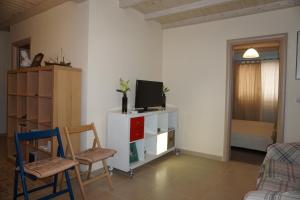 Televízia a/alebo spoločenská miestnosť v ubytovaní Seaside Cottage