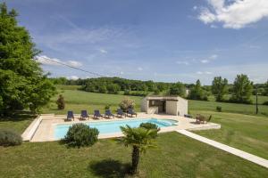 Kolam renang di atau dekat dengan Maison Mondou