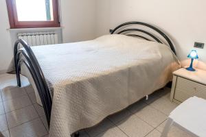 a bedroom with a bed with a white bedspread at SE005 - Senigallia, trilocale sul mare con spiaggia in Senigallia