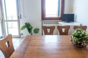 a dining room with a wooden table and chairs at SE005 - Senigallia, trilocale sul mare con spiaggia in Senigallia