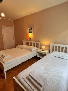 Postel nebo postele na pokoji v ubytování LAV Apartments