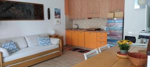 Kuchyň nebo kuchyňský kout v ubytování Villetta con giardino immersa nel verde a 150mt dal mare