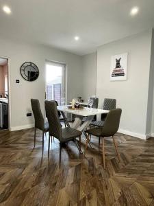 Ảnh trong thư viện ảnh của Modern and spacious house with Hot Tub ở Lincolnshire +28 ảnh