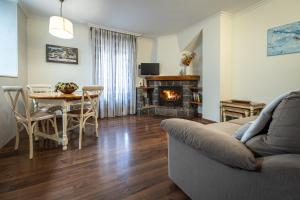 TV a/nebo společenská místnost v ubytování Apartamentos Casa Pichuana