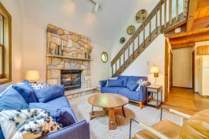 Φωτογραφία από το άλμπουμ του Traditional Blakeslee Chalet Deck and Lake Access! σε Blakeslee