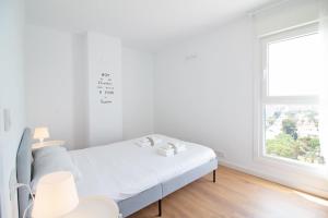 Posteľ alebo postele v izbe v ubytovaní Global Properties, Apartamento con terraza y vistas al mar