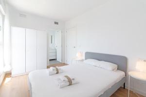 Posteľ alebo postele v izbe v ubytovaní Global Properties, Apartamento con terraza y vistas al mar + 27 fotografií