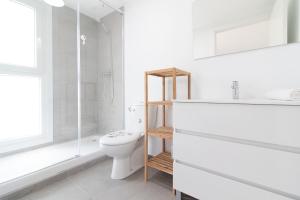 Kúpeľňa v ubytovaní Global Properties, Apartamento con terraza y vistas al mar