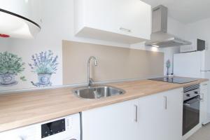 Kuchyňa alebo kuchynka v ubytovaní Global Properties, Apartamento con terraza y vistas al mar