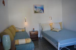Postel nebo postele na pokoji v ubytování Klados Studios & Apartments