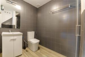 Un baño de APARTAMENTOS MAPAMUNDI
