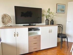 TV a/nebo společenská místnost v ubytování Apartments bei Manda