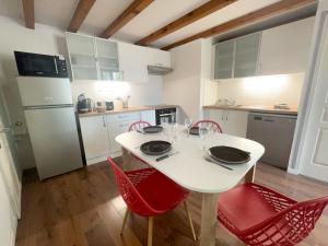 Imagen de la galería de Spacieux duplex central avec terrasse tropézienne, en Salon-de-Provence