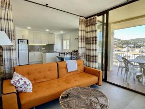 A kitchen or kitchenette at CAP CASTELL 8-A