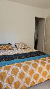 a bedroom with two beds with pillows on them at T4 Proche centre et plages Jacuzzi et Parking gratuit in Montpellier