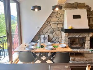 Część wypoczynkowa w obiekcie Tatrydom Apartament Loft z kominkiem