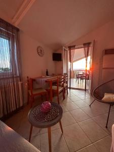 Μια τηλεόραση ή/και κέντρο ψυχαγωγίας στο Marela Apartments