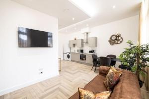 TV a/nebo společenská místnost v ubytování The Pocklington - The Bradgate Suite