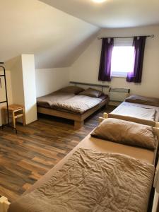 a bedroom with two beds and a window at Vinný sklep Pod zámkem in Jaroslavice