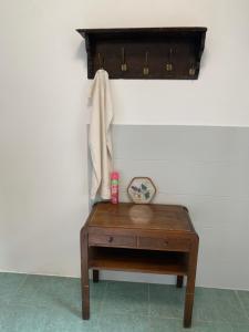 a wooden table with a clock on a wall at Uroczy dom na Mazurach Jezioro Dybowskie in Dybowo