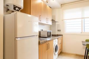 Kuchyňa alebo kuchynka v ubytovaní Teatro Suites Málaga CITY FLAT