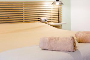 Posteľ alebo postele v izbe v ubytovaní Teatro Suites Málaga CITY FLAT