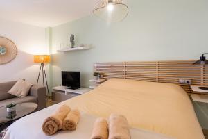 Posteľ alebo postele v izbe v ubytovaní Teatro Suites Málaga CITY FLAT