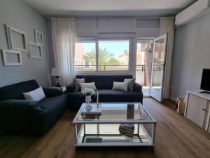 a living room with a couch and a coffee table at Aguadulce, Apto nuevo 2 hab con terraza, Aire, WiFi, a 5 min de la playa in Aguadulce