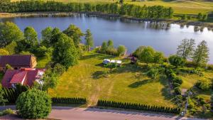 an aerial view of a house next to a lake at ZACISZE W OGRÓDKU Dom z balią i sauną in Ogródek