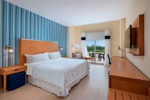 Voodi või voodid majutusasutuse Four Points by Sheraton Cancun Centro toas