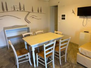 A television and/or entertainment centre at Fattoria Palazzeta - Pet & Family Friendly