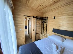 Postel nebo postele na pokoji v ubytování Riverside Gocek Apart Otel