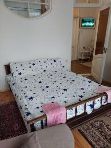 Postel nebo postele na pokoji v ubytování Mazmanyan 181