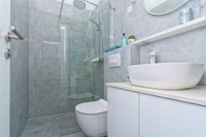 Un baño de Style Room Freedom 3 fotos más