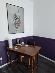 Fotografia z galérie ubytovania L'appARTement - chambre avec salle de bains et wc dans une galerie d'art v destinácii Montbéliard