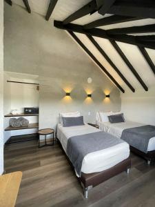 מיטה או מיטות בחדר ב-Hotel Santiago de Arma