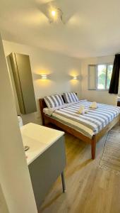 a bedroom with a large bed in a room at BADINE BEACH 5 personnes vue jardin avec climatisation in Hyères +33 photos