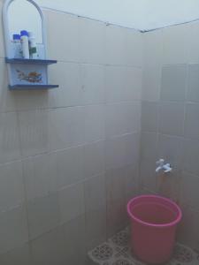 A bathroom at Kost Backpacker