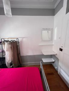 a bedroom with a bed and a red bedspread at Casa Flamingo in Figueira da Foz