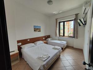 Postel nebo postele na pokoji v ubytování Hotel Acciaroli