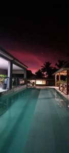 Bazén v ubytování VILLA SUNRISE MOOREA nebo v jeho okolí