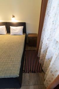 Postel nebo postele na pokoji v ubytování Taverna & Rooms