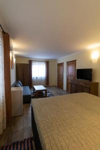 TV a/nebo společenská místnost v ubytování Taverna & Rooms