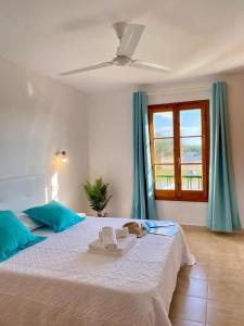 a bedroom with a bed with towels on it at Apartamento Sa Farola in Cala en Blanes