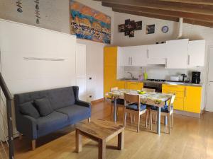 Dapur atau dapur kecil di Aly d'Angelo alla Torre - Immobiliare Azzurra