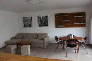 a living room with a couch and a table at Appt 4 pers avec parking privé gratuit Le Touquet in Le Touquet-Paris-Plage