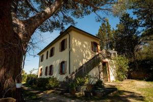 Casa PalliniにあるAgriturismo Poggio al Turco - Vista Toscanaの白家
