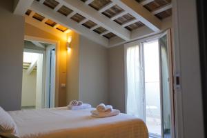 a bedroom with two towels on a bed with a mirror at Ulisse in Porto SantʼElpidio