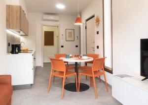 Kuchyň nebo kuchyňský kout v ubytování Corte Masnate "Arancio" - Lenno by LoveComo